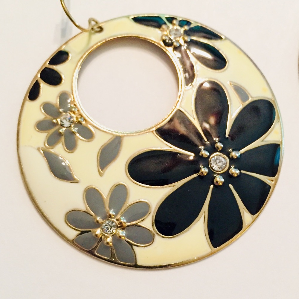 Earring Lot 🎉3/$25🎉 - Picture 2 of 4